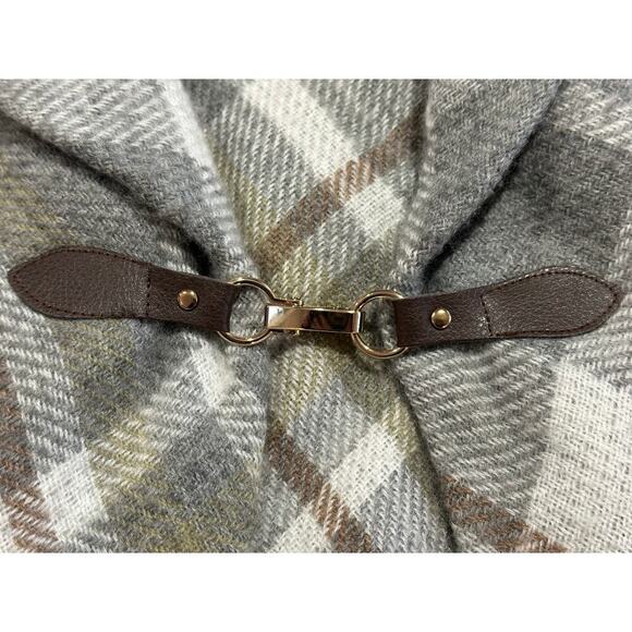 Modena One Size Plaid Blanket Cape Poncho‎ Raw Hem Shawl Collar Clasp Closure - Picture 3 of 7